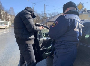 В Марий Эл автоинспекторы проверяют соблюдение водителями правил тонировки